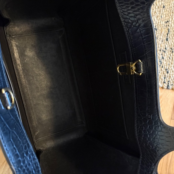 The Curated black crocodile tote bag, discontinued style - Picture 6 of 9